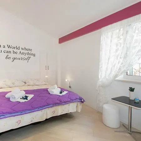 Cute Little In The Old Town Apartment