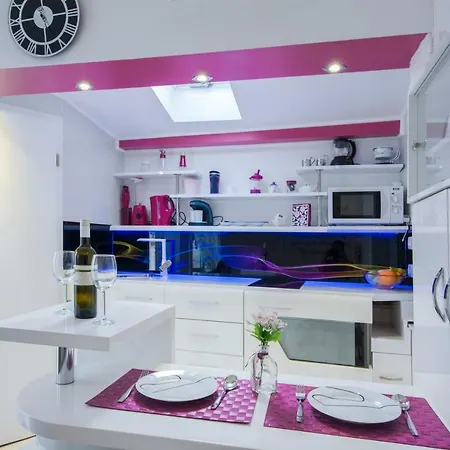 Cute Little In The Old Town Апартаменты *