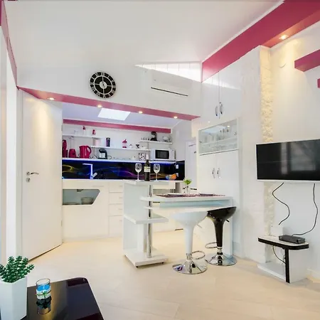 Cute Little In The Old Town Apartment